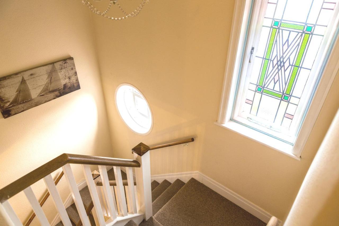 Large 5 Bed House In Scarborough Near The Beach, Large Garden & Hot Tub 외부 사진
