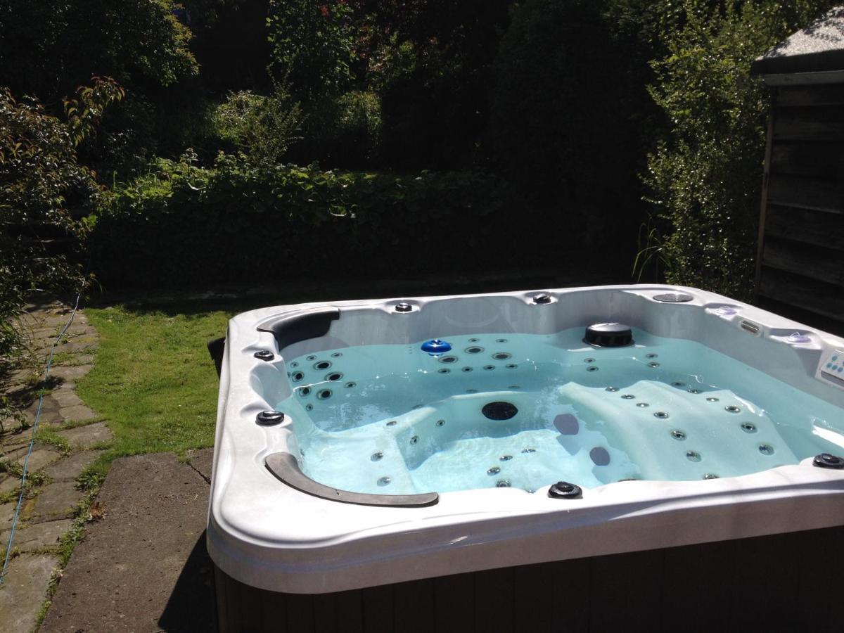 Large 5 Bed House In Scarborough Near The Beach, Large Garden & Hot Tub 외부 사진