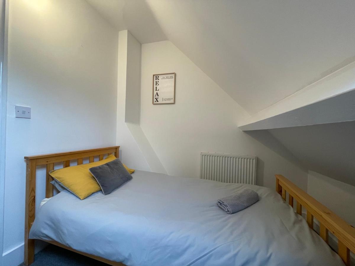 Large 5 Bed House In Scarborough Near The Beach, Large Garden & Hot Tub 외부 사진