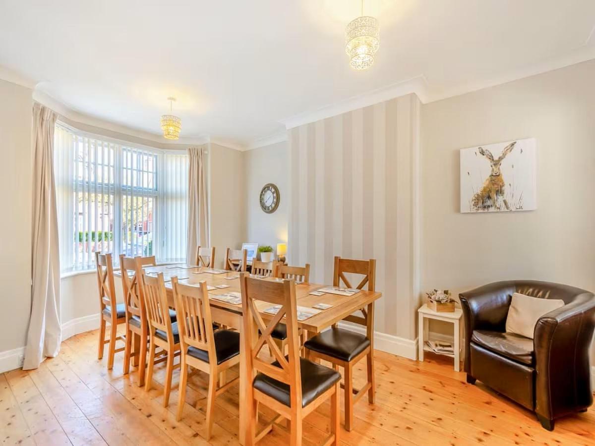 Large 5 Bed House In Scarborough Near The Beach, Large Garden & Hot Tub 외부 사진