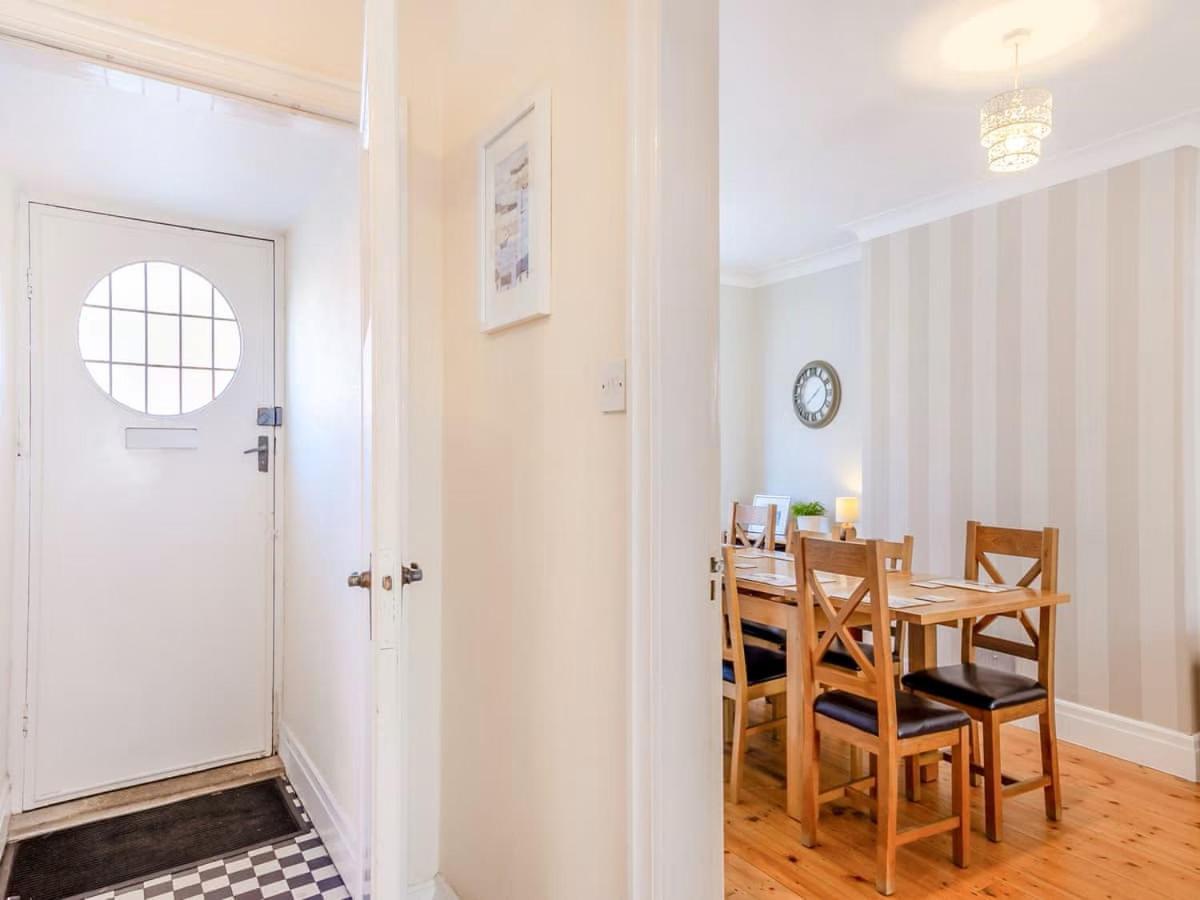 Large 5 Bed House In Scarborough Near The Beach, Large Garden & Hot Tub 외부 사진